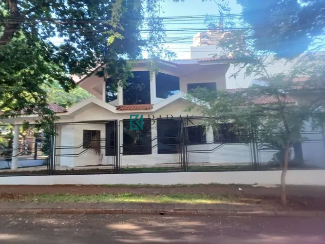Sobrado com 3 dormitórios à venda, 300 m² por R$ 1.800.000,00 - Zona 07 - Maringá/PR