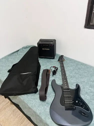 Guitarra sixmart tagima mais cubo meteoro 