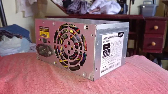 Fonte da Brazil Pc para retirada de de peça bivolt