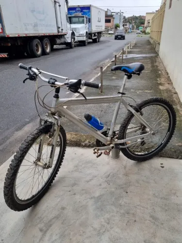 Bicicleta aro 26 em alumínio