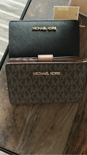 Carteira Michael Kors, estampa marrom