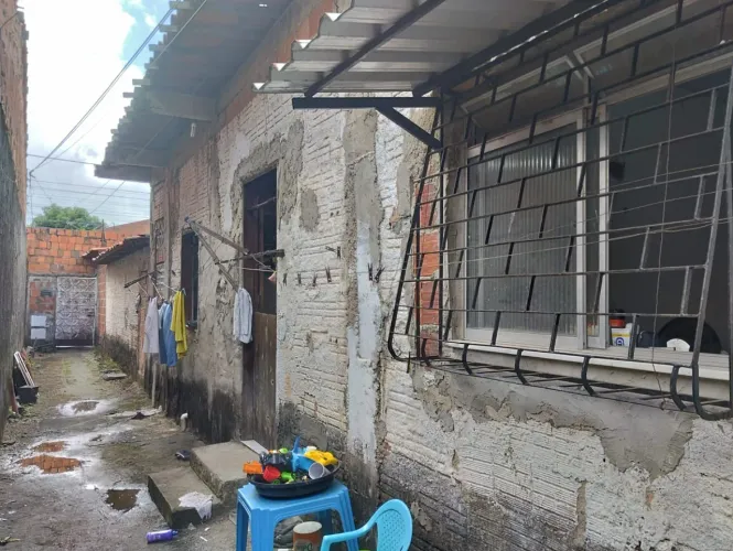 CASA PRONTA COM ESTRUTURA E ESCADA PARA CONSTRUIR O SEGUNDO ANDAR! Jangurussu.