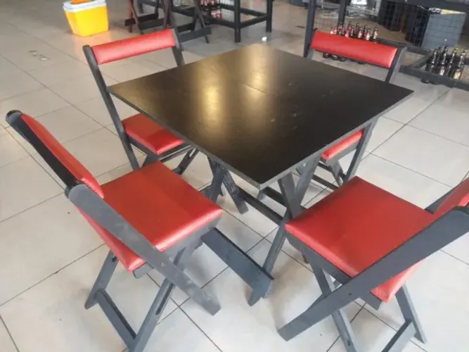 MESA DE BAR DOBRAVEL + 4 CADEIRAS DOBRAVEIS ESTOFADAS