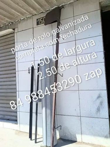 porta de rolo galvanizada seminova em estado de nova copleta,com fechadura