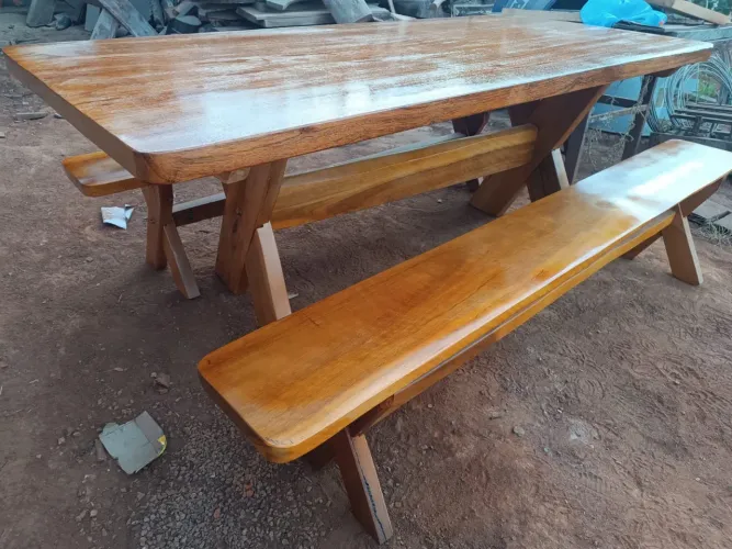 Vendo mesa de madeira prancha única