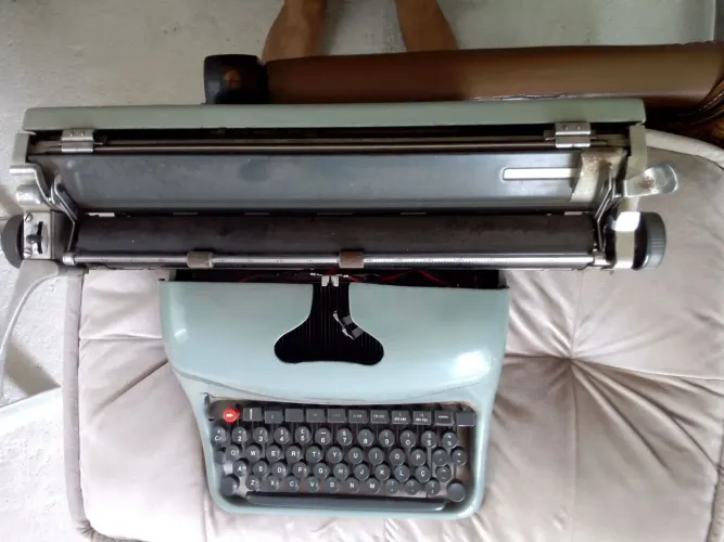 Máquina de Datilografia (Antiguidades)