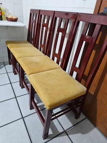 Cadeiras mogno estofadas