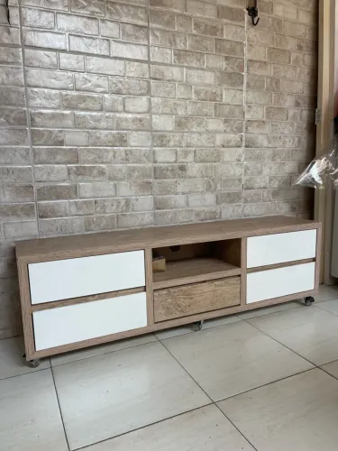 Rack para TV com Gavetas e Rodinhas