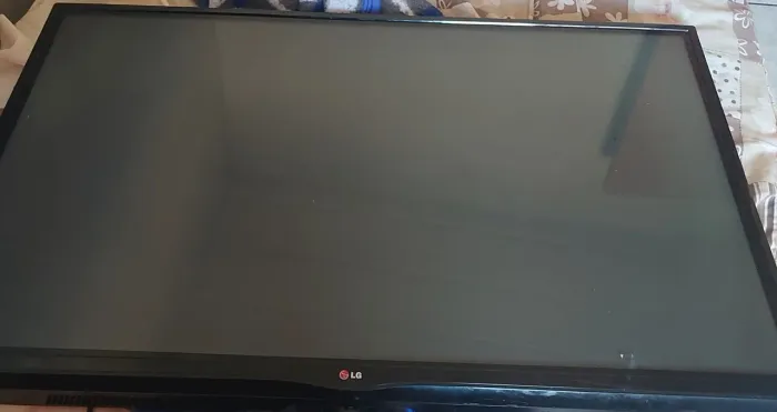 Televisão 55 polegadas 700 reais nao é smart mas vai o aparelho pra sai rápido