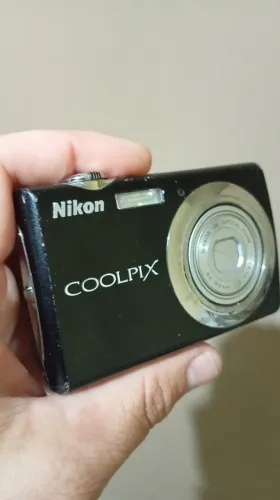 Camera Digital Antiga Nikon Coolpix S220 Preta Para Retirar Peças ou Colecionar