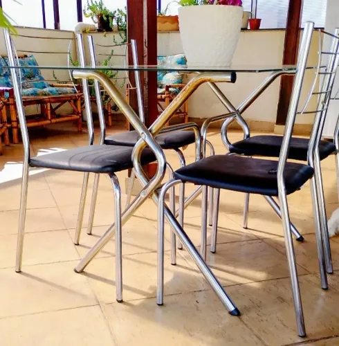 Mesa com 4 cadeiras