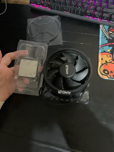 Ryzen 3 3200g ( usado 1 ano, cooler vai junto)