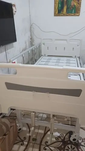 Cama Hospitalar e Cadeira de Banho