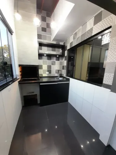 Aluga-se Excelente Apartamento no Xaxim com Espaço Gourmet Completo e 2 Vagas de Garagem!