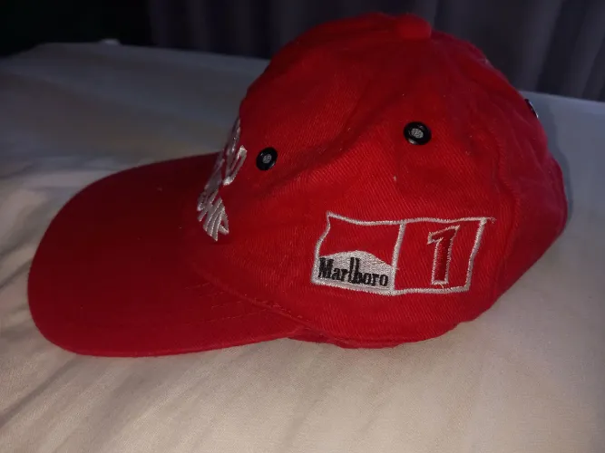 Boné antigo Ferrari tamanho único usado