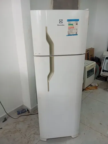 Vendo Geladeira Electrolux 263Litros, 110Volts, Revisada e Com 3 Meses de Garantia