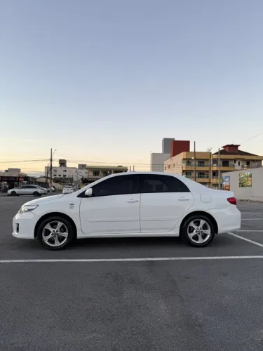 Toyota Corolla GLI 1.8 Flex 16V Aut. 2014