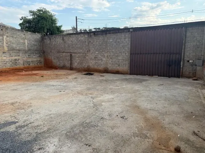 Lote/área para aluguel- bairro Saudade/BH 380m2