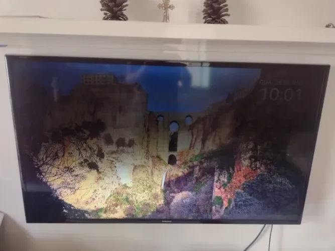 Smart TV Samsung 46" modelo UN46F6400AGXZD com defeito nos LEDs
