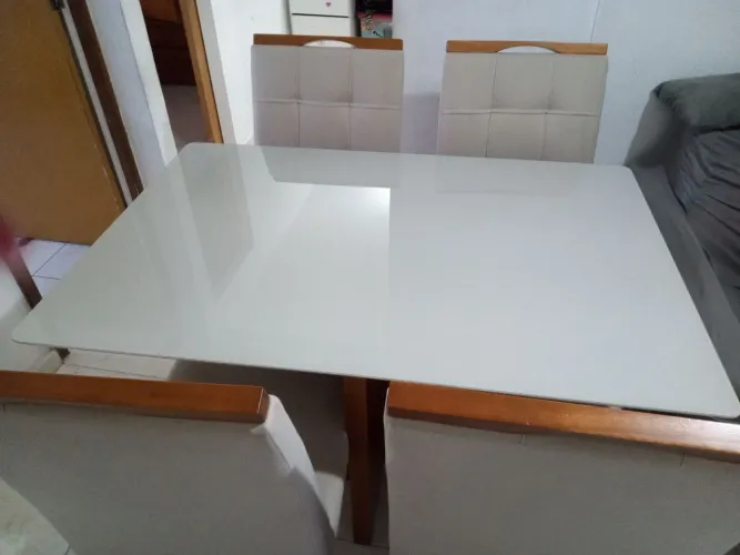 Mesa de jantar 4 cadeiras
