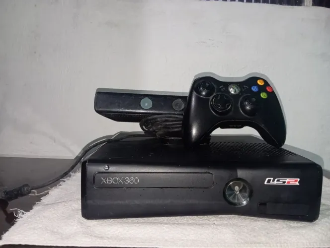 Xbox 360 com 1 controle e uma kitnet 