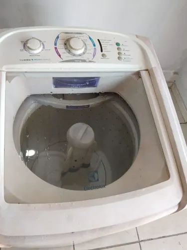 Vende se máquina de lavar roupa 