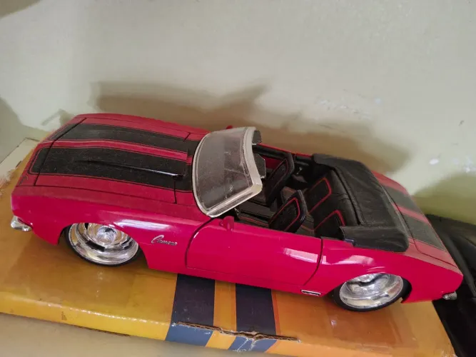 Miniatura Jada Camaro 1968 conversível novo escala 1/24