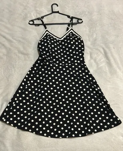 Vestido anos 90 bolinha preto e branco promoção