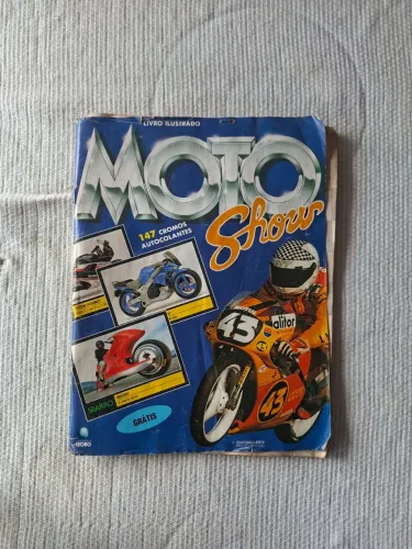 Álbum de figurinhas Motos incompleto