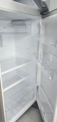 Vendo geladeira Eletrolux Frost Free 310l dúplex, cor inox com freezer. Modelo TF39S