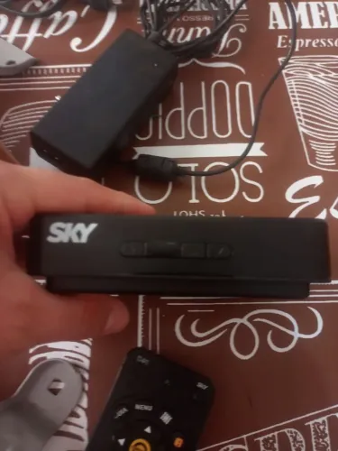 Receptor sky com peças da antena