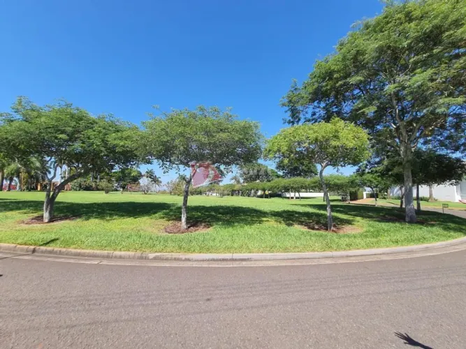 Terreno à venda em Condomínio Fechado ALPHAVILLE, com 693.12 m²