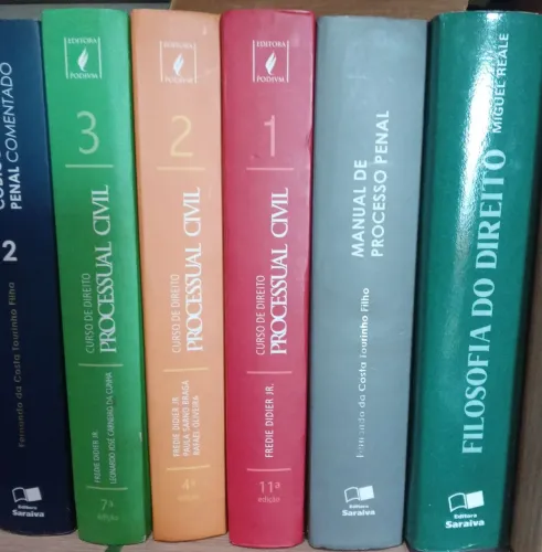 Livros de curso de direito, vários títulos