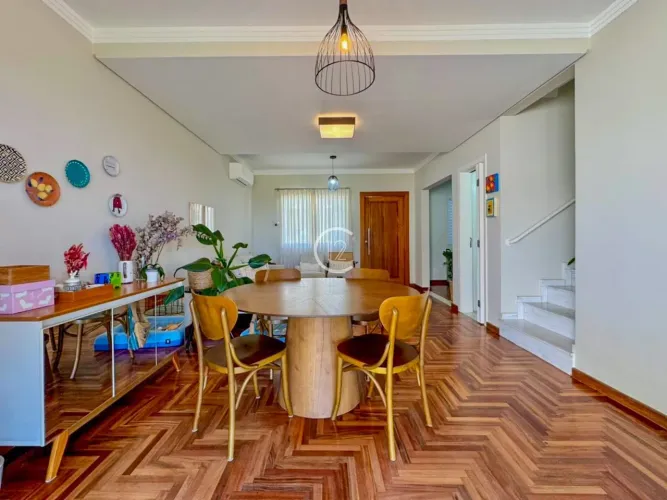 Sobrado de 3 quartos com suíte à venda, 205 m² por R$ 1.780.000 - Urbanova - São José dos