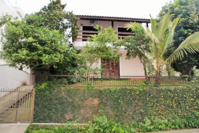 Casa para aluguel com 3 quartos em Bombas - Bombinhas - SC