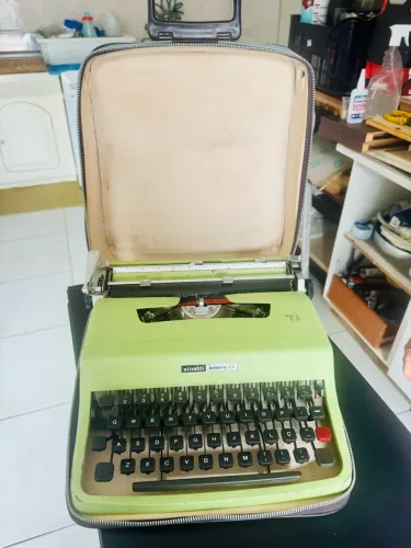 Vendo Máquina de escrever retrô