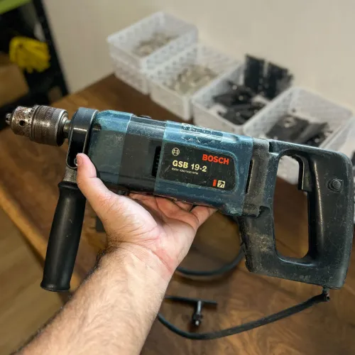 Furadeira de impacto BOSCH 220v 