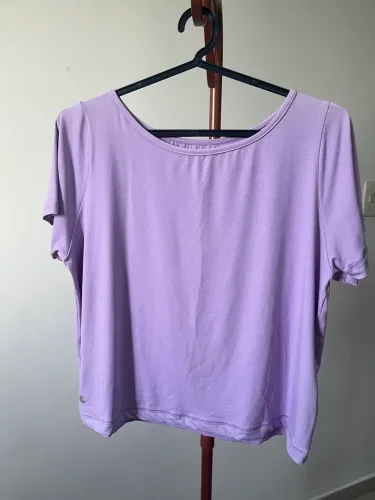 Camisa de academia meio cropped lilás NOVA
