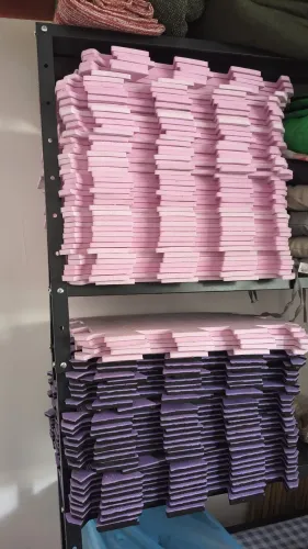 Vendo tatames com pouco uso na cor rosa 50X50 com 1 cm de espessura 