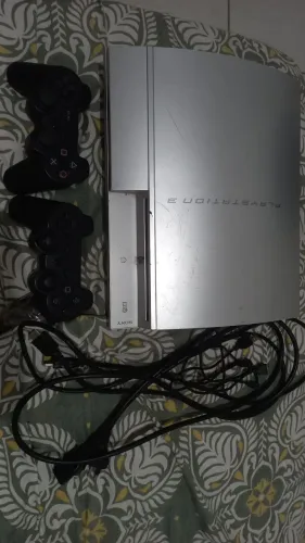 PS3 Fat Silver Japonês + HD 1Tb + 2 Controles Paralelos 