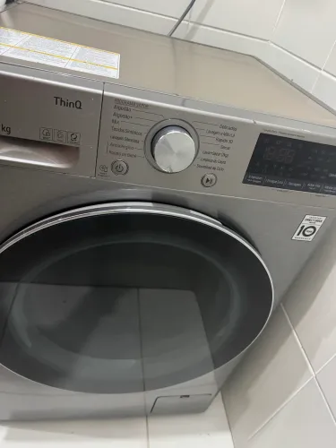 Lava e seca LG, inox, 11kg, inverter Direct Driver em perfeito estado.