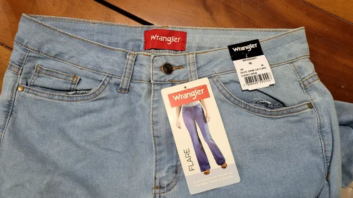 Calça Wrangler delave feminina