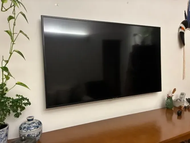 Smart TV de 49 polegadas com resolução 4K UHD