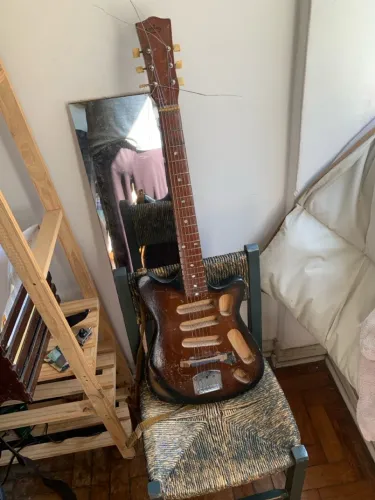 Guitarra Tonante corpo e braço