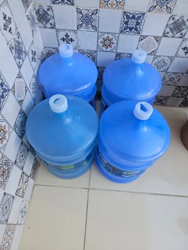 Vendo garrafão de 20 Litros (seco)