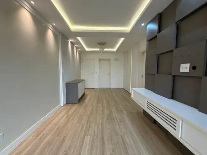 Apartamento semimobiliado com 03 quartos