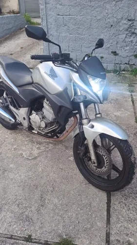Vendo cb300 impecável por R$ 9.000,00