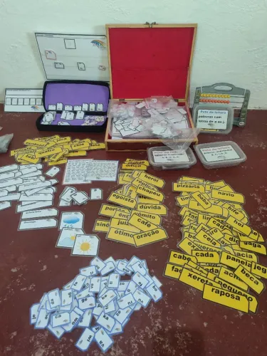Vendo esse material todo adaptado em BRAILLE 