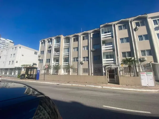 Apartamento para Alugar no Kobrasol com 1 Suíte e Excelente Localização - condomínio isent