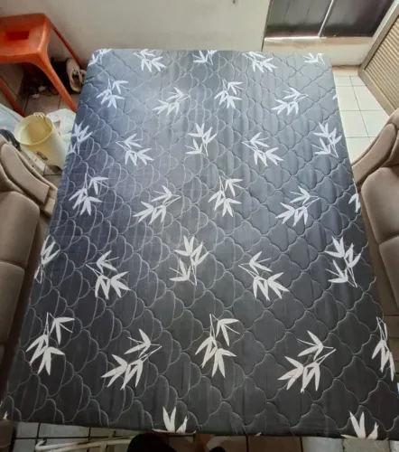 Cama de casal (colchão feito de espuma)
